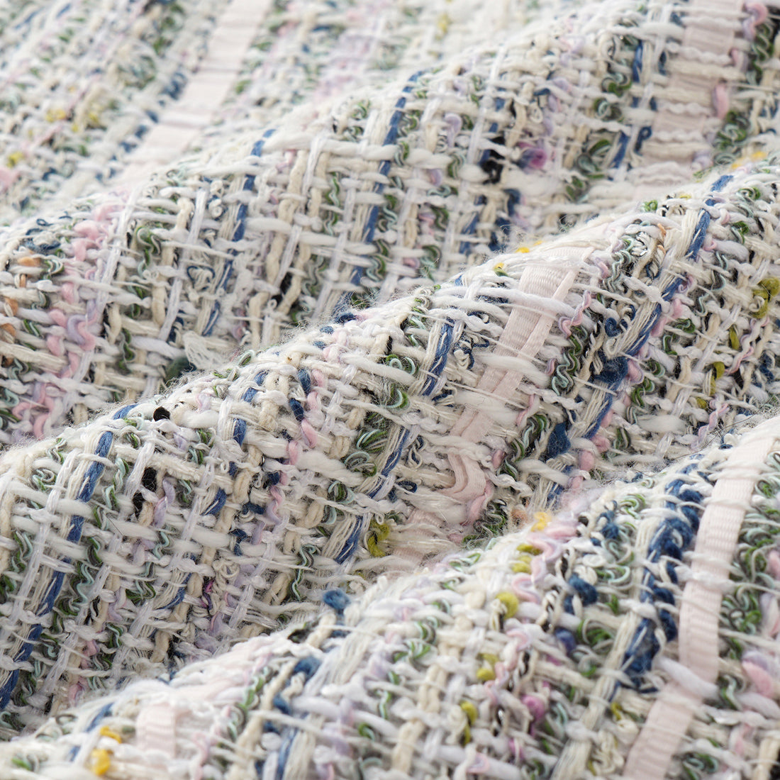 “Chelsea tea time.” 線韻肌理條織花呢短褲—Sherry de Rosée香露雪莉