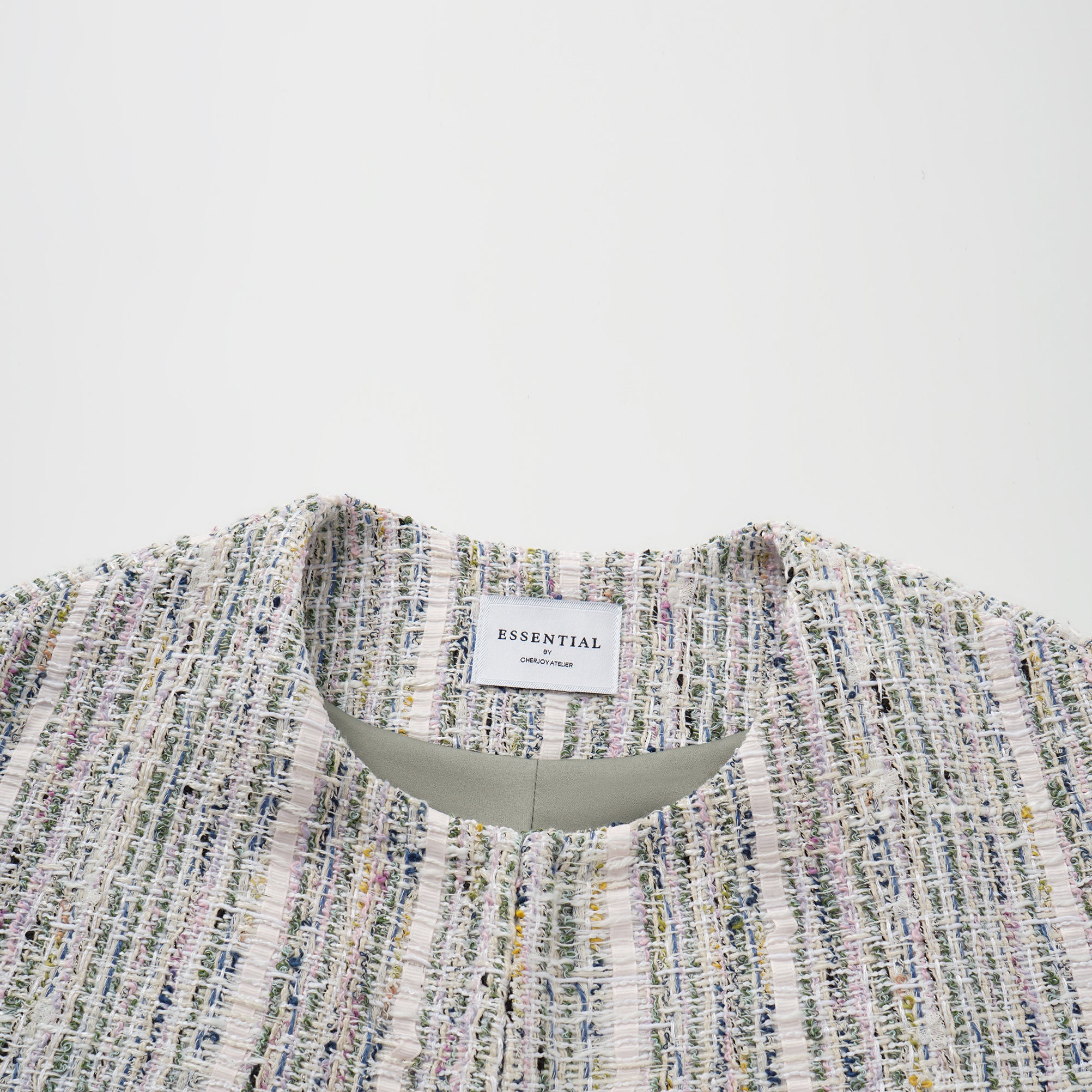 “Chelsea tea time.” 線韻肌理條織花呢蛹型大衣—Sherry de Rosée香露雪莉