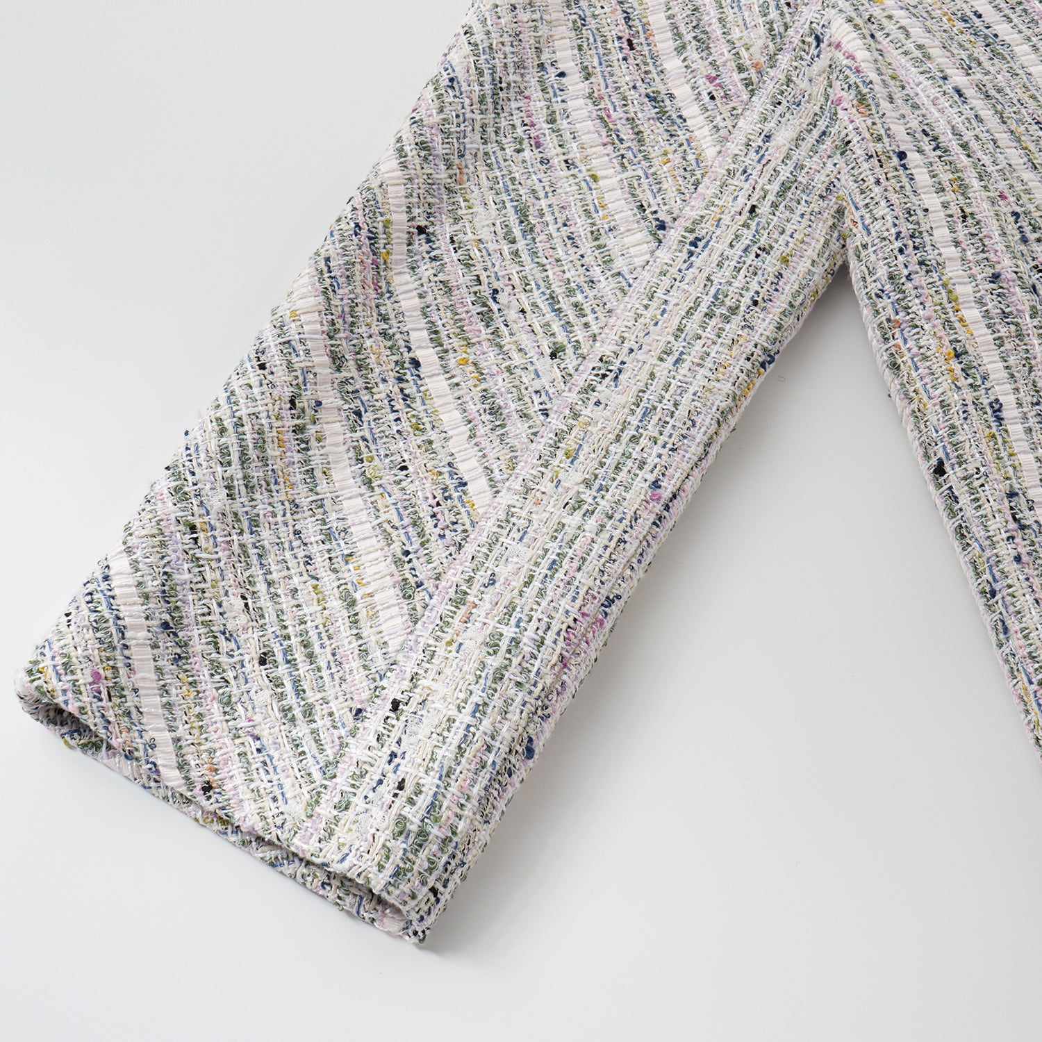 “Chelsea tea time.” 線韻肌理條織花呢蛹型大衣—Sherry de Rosée香露雪莉