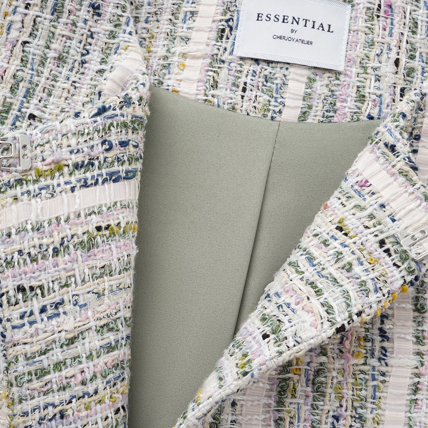 “Chelsea tea time.” 線韻肌理條織花呢蛹型大衣—Sherry de Rosée香露雪莉