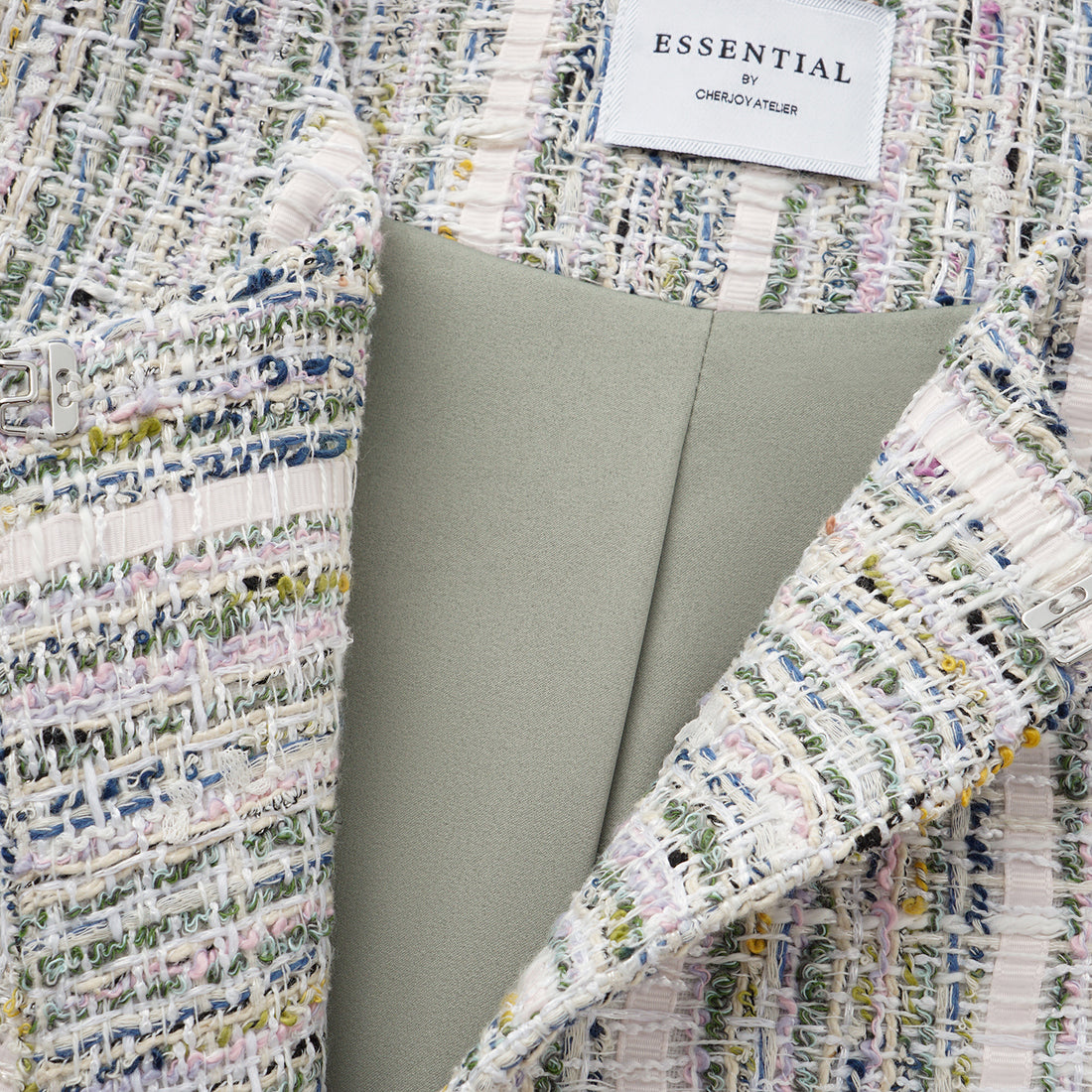 “Chelsea tea time.” 線韻肌理條織花呢蛹型大衣—Sherry de Rosée香露雪莉