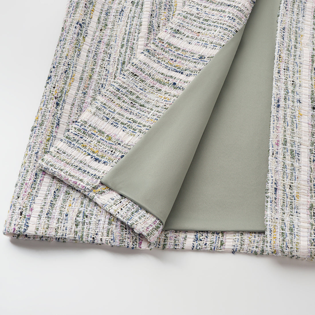 “Chelsea tea time.” 線韻肌理條織花呢蛹型大衣—Sherry de Rosée香露雪莉