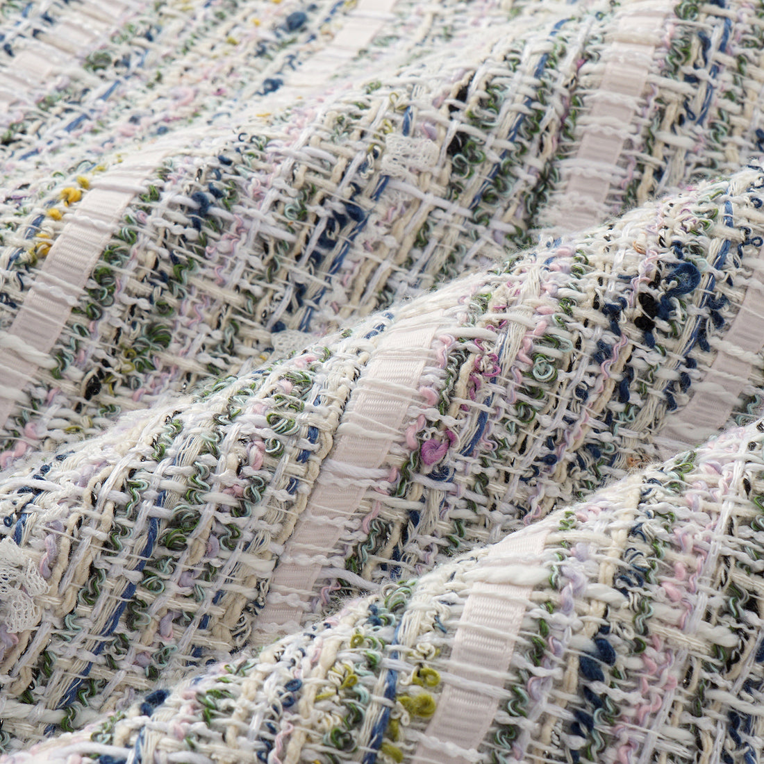 “Chelsea tea time.” 線韻肌理條織花呢蛹型大衣—Sherry de Rosée香露雪莉