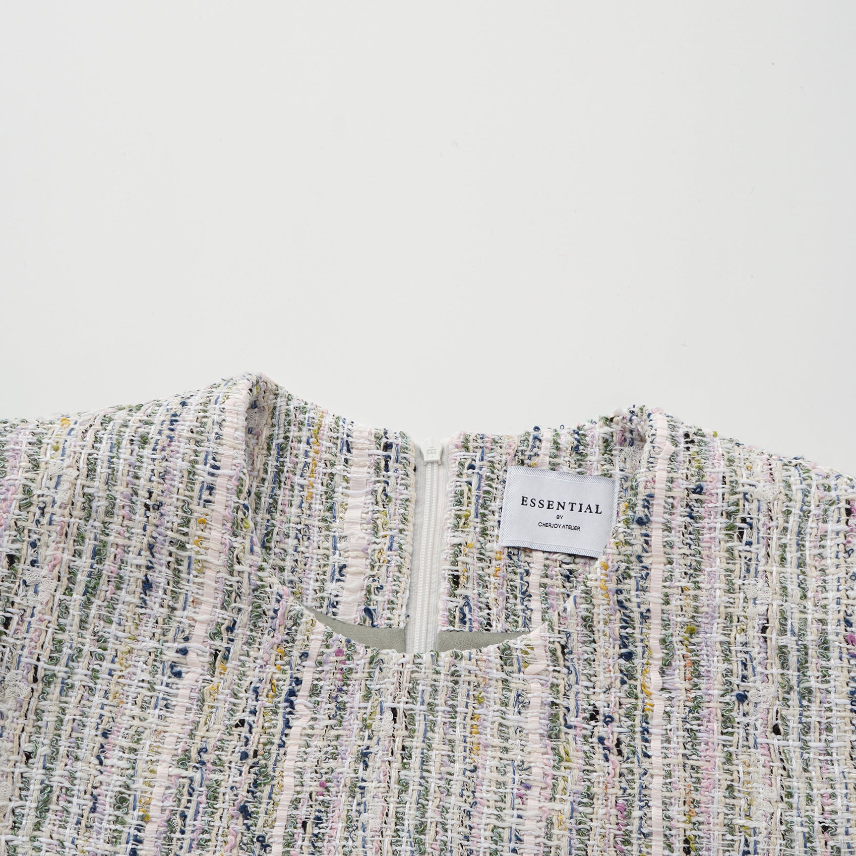 “Chelsea tea time.” 線韻肌理條織花呢背心洋裝—Sherry de Rosée香露雪莉