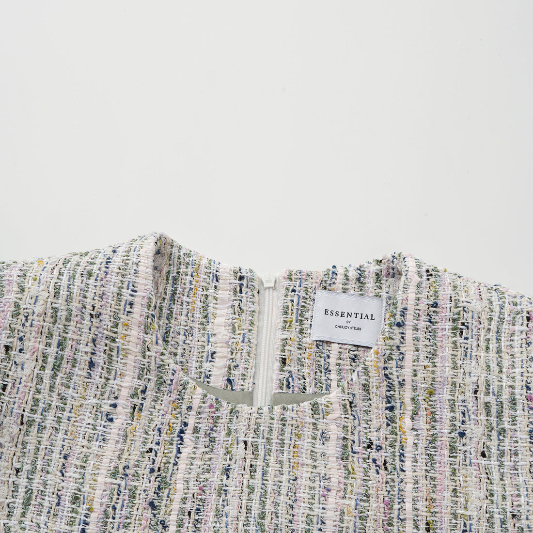 “Chelsea tea time.” 線韻肌理條織花呢背心洋裝—Sherry de Rosée香露雪莉