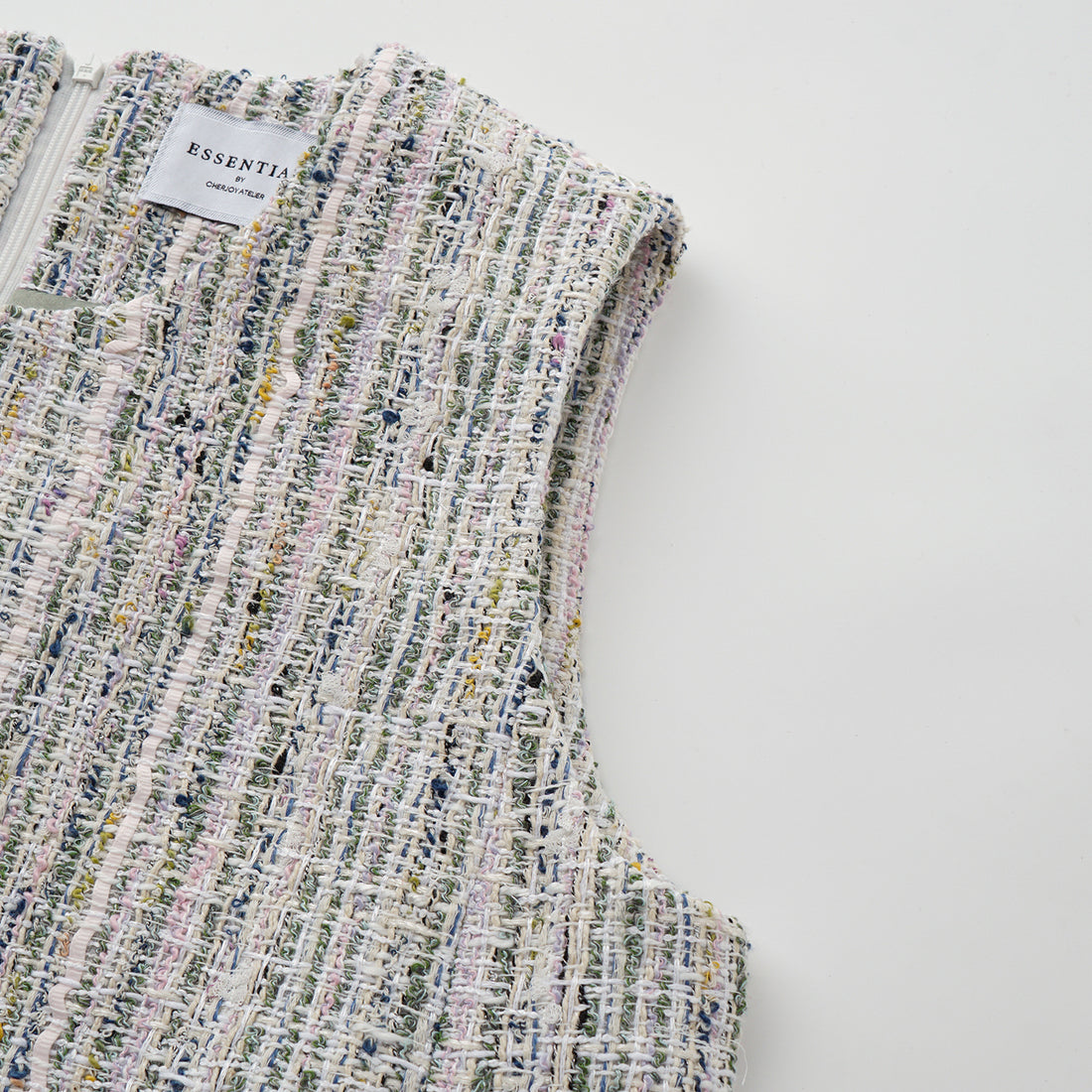 “Chelsea tea time.” 線韻肌理條織花呢背心洋裝—Sherry de Rosée香露雪莉