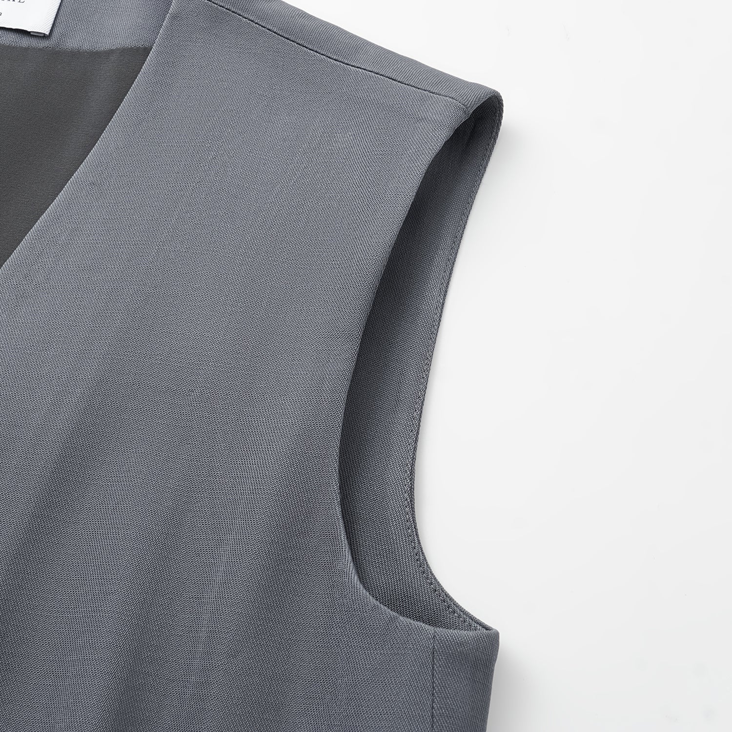 "Speak Sleek" 奢華輕薄麻感肌理醋酸綁帶西裝馬甲背心—Cloud