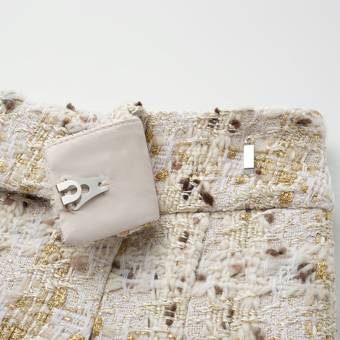 "Chelsea Citywalk." 法國經典絲金織藝花呢短褲—Gilded Lisbon金色里斯本