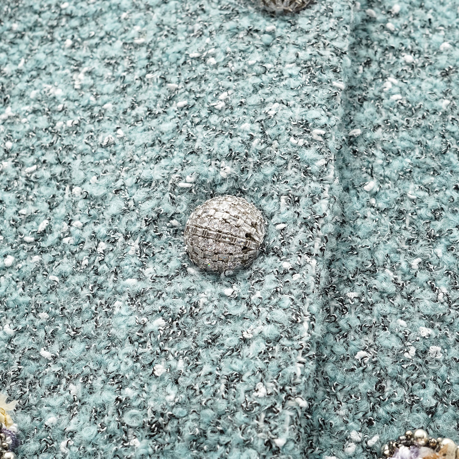 "Chelsea Citywalk." 義大利肌理工藝花呢經典No.6外套—Glacier Dream