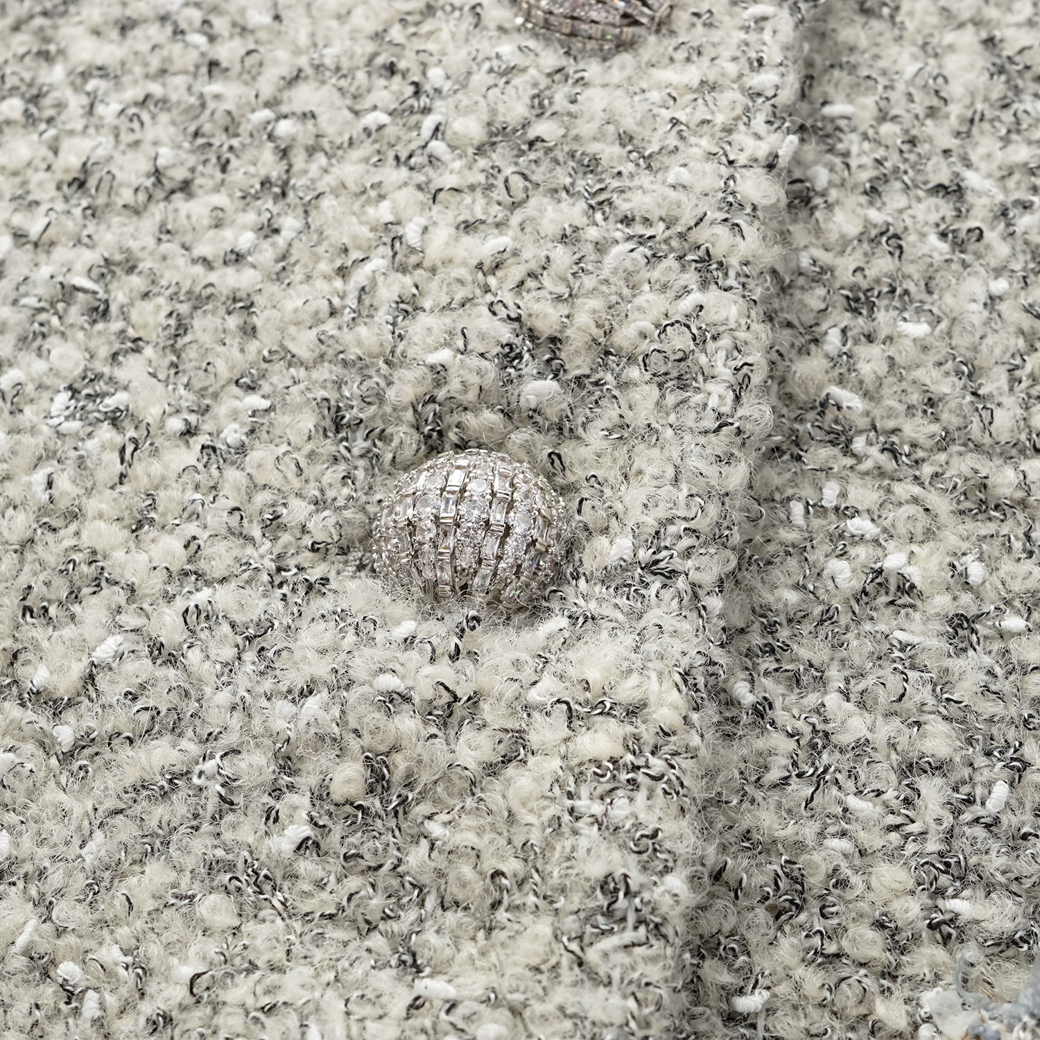 "Chelsea Citywalk." 義大利肌理工藝花呢經典No.6外套—Silver Ash