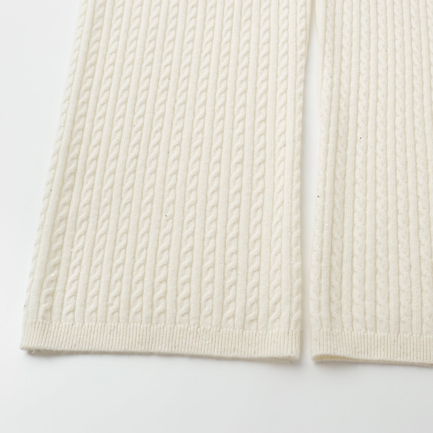 “Autumn Diary” 100% Cashmere 亮片麻花編織針織長褲—Sandal Light 檀香白茶