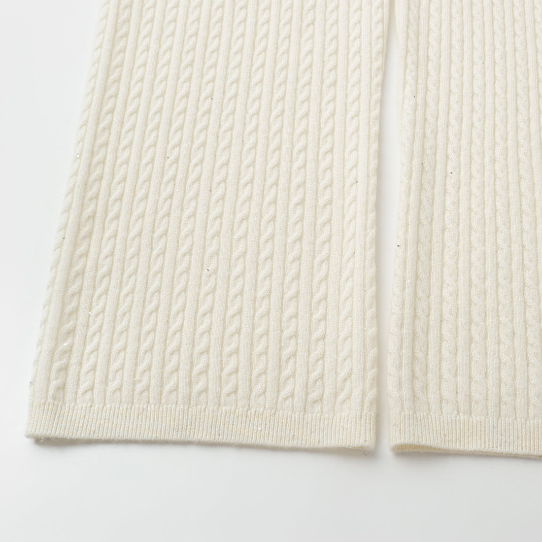 “Autumn Diary” 100% Cashmere 亮片麻花編織針織長褲—Sandal Light 檀香白茶