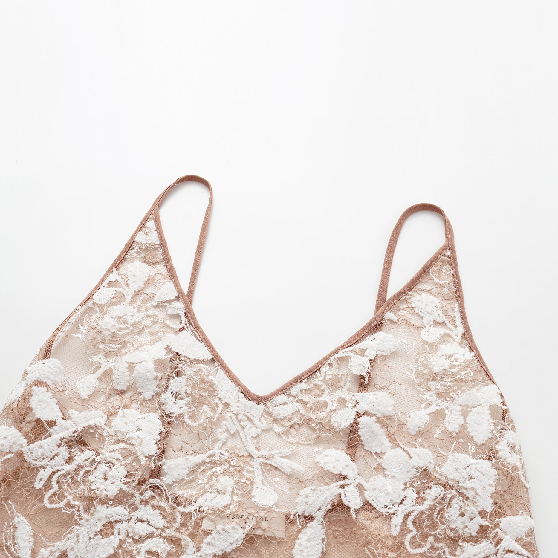 “Welcome to my party.” 絨花刺繡工藝細肩帶背心—Champagne