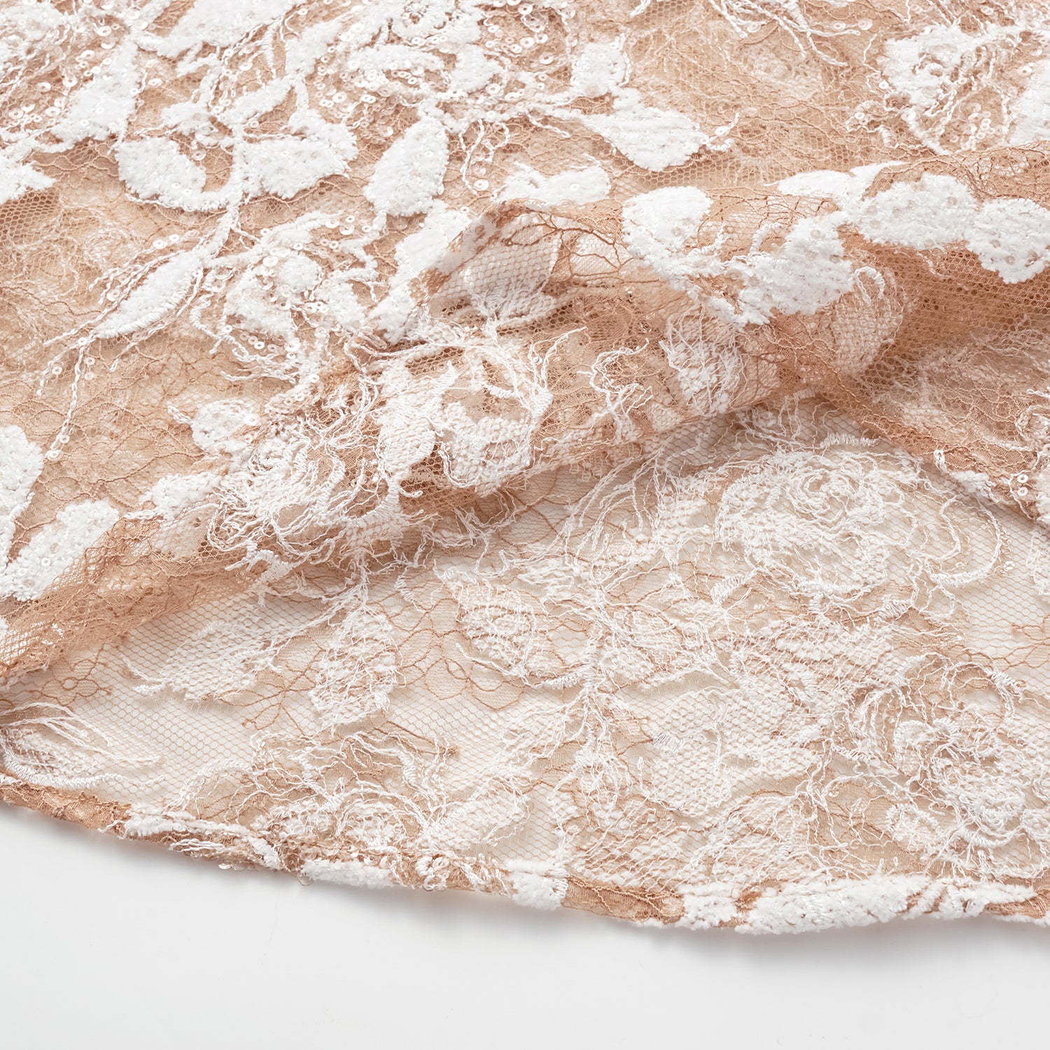 “Welcome to my party.” 絨花刺繡工藝細肩帶背心—Champagne