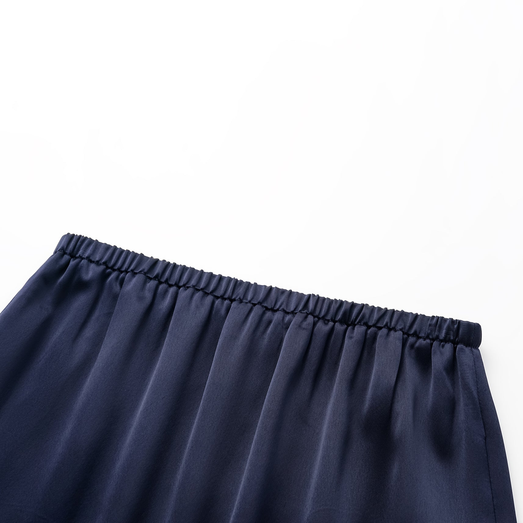 “Easy Go Chic.” 緞面醋酸休閒套裝—藍