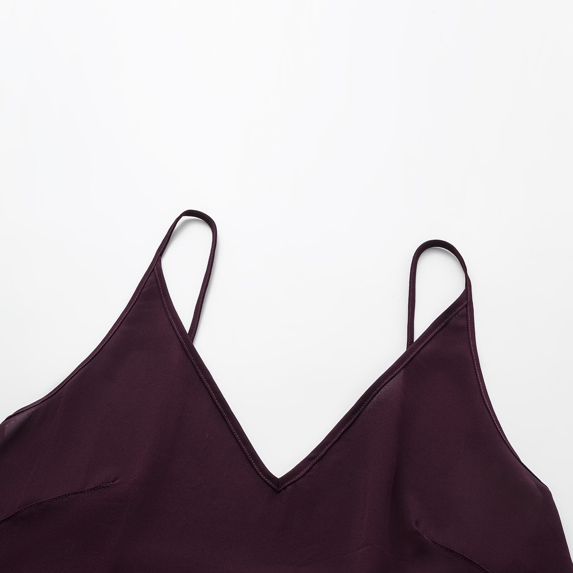 “Welcome to my party.” 珠繡羽毛工藝細肩帶背心—Wine.