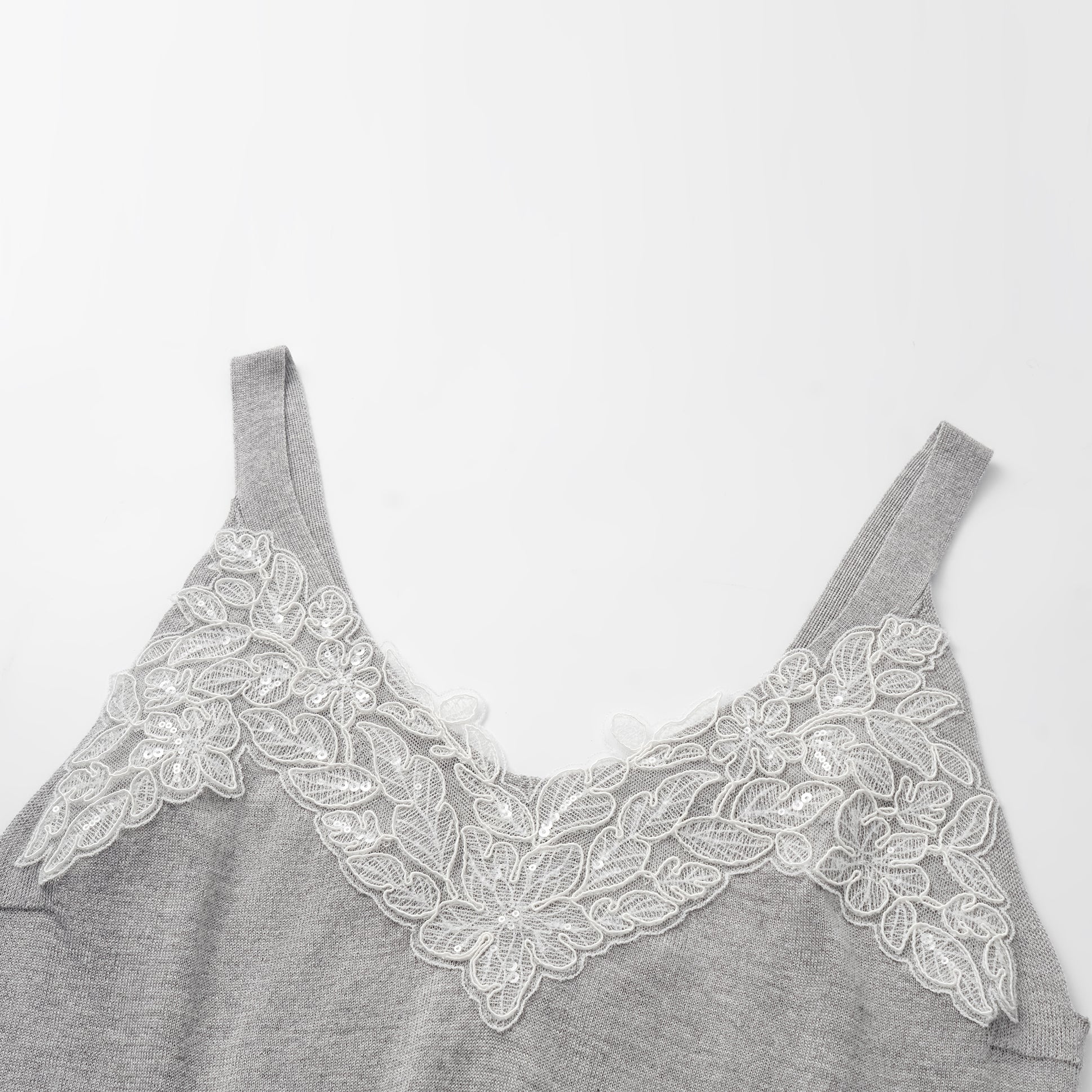 “Spring diary.” 魚骨蕾絲Silk Cashmere真絲喀什米爾針織背心—Ash