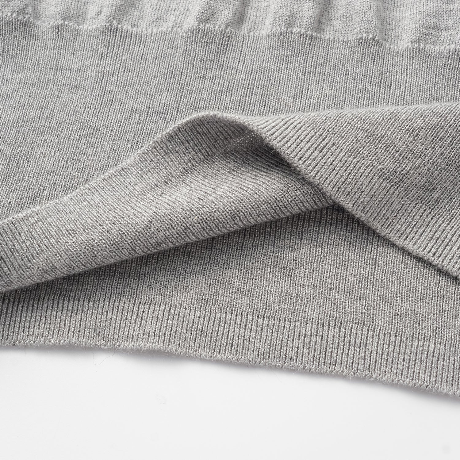 “Spring diary.” 魚骨蕾絲Silk Cashmere真絲喀什米爾針織背心—Ash