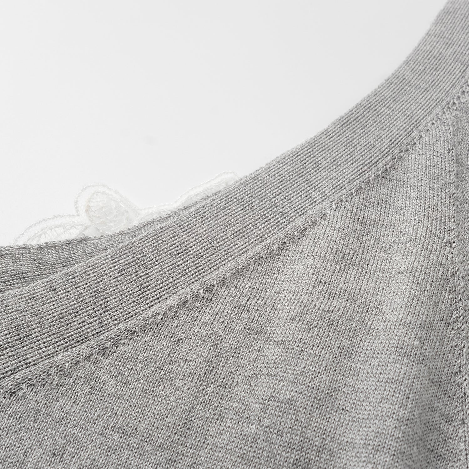 “Spring diary.” 魚骨蕾絲Silk Cashmere真絲喀什米爾針織背心—Ash