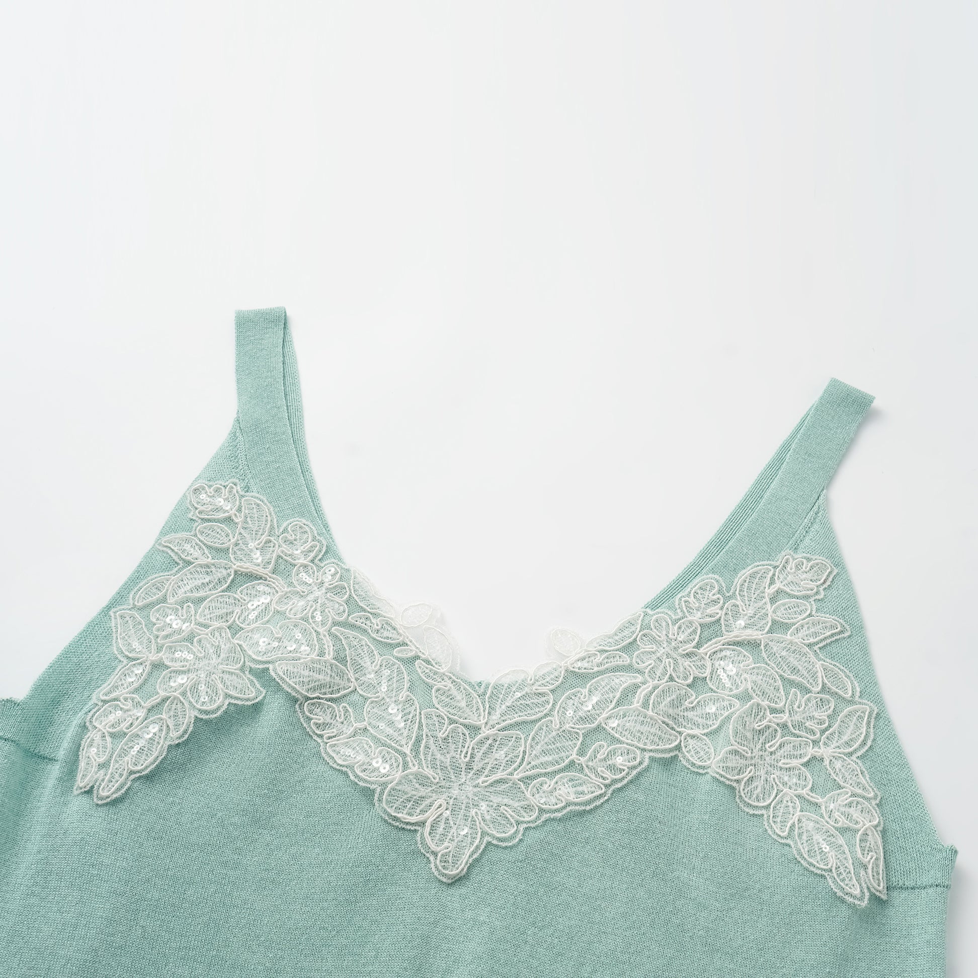 “Spring diary.” 魚骨蕾絲Silk Cashmere真絲喀什米爾針織背心—Mint