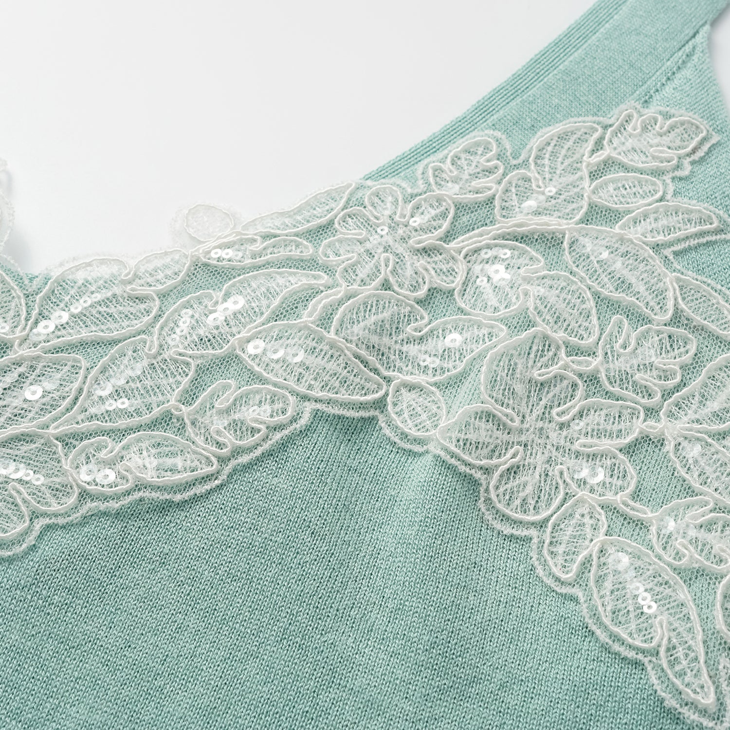 “Spring diary.” 魚骨蕾絲Silk Cashmere真絲喀什米爾針織背心—Mint