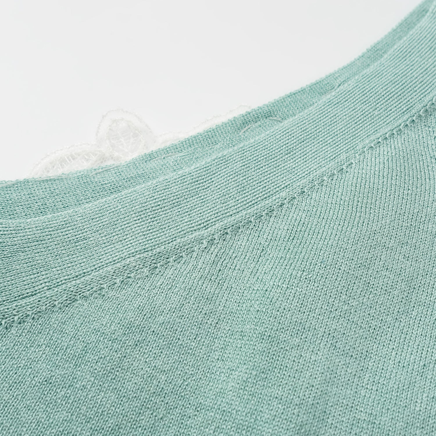 “Spring diary.” 魚骨蕾絲Silk Cashmere真絲喀什米爾針織背心—Mint