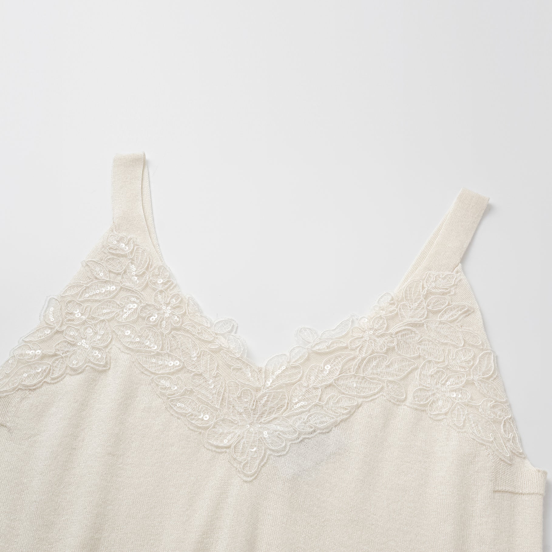 “Spring diary.” 魚骨蕾絲Silk Cashmere真絲喀什米爾針織背心—Ivory