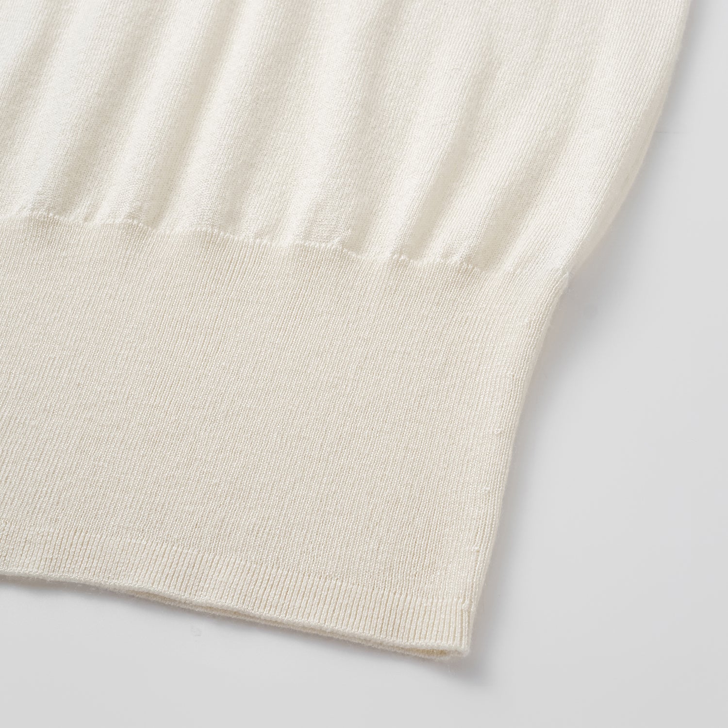 “Spring diary.” 魚骨蕾絲Silk Cashmere真絲喀什米爾針織背心—Ivory