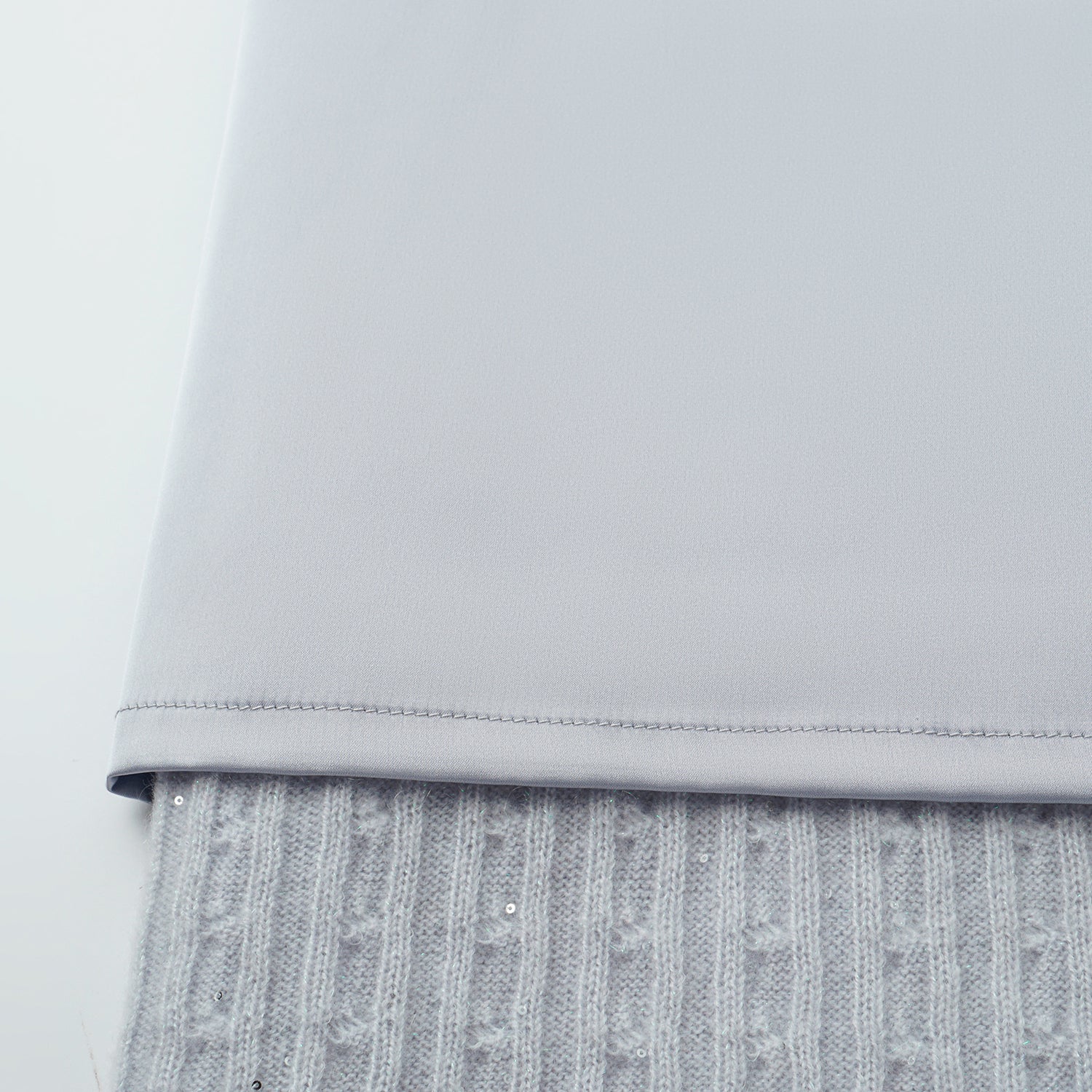 “Autumn Diary” 100% Cashmere極細絨柔星點針織鉛筆裙—Nebula Veil霧影星河