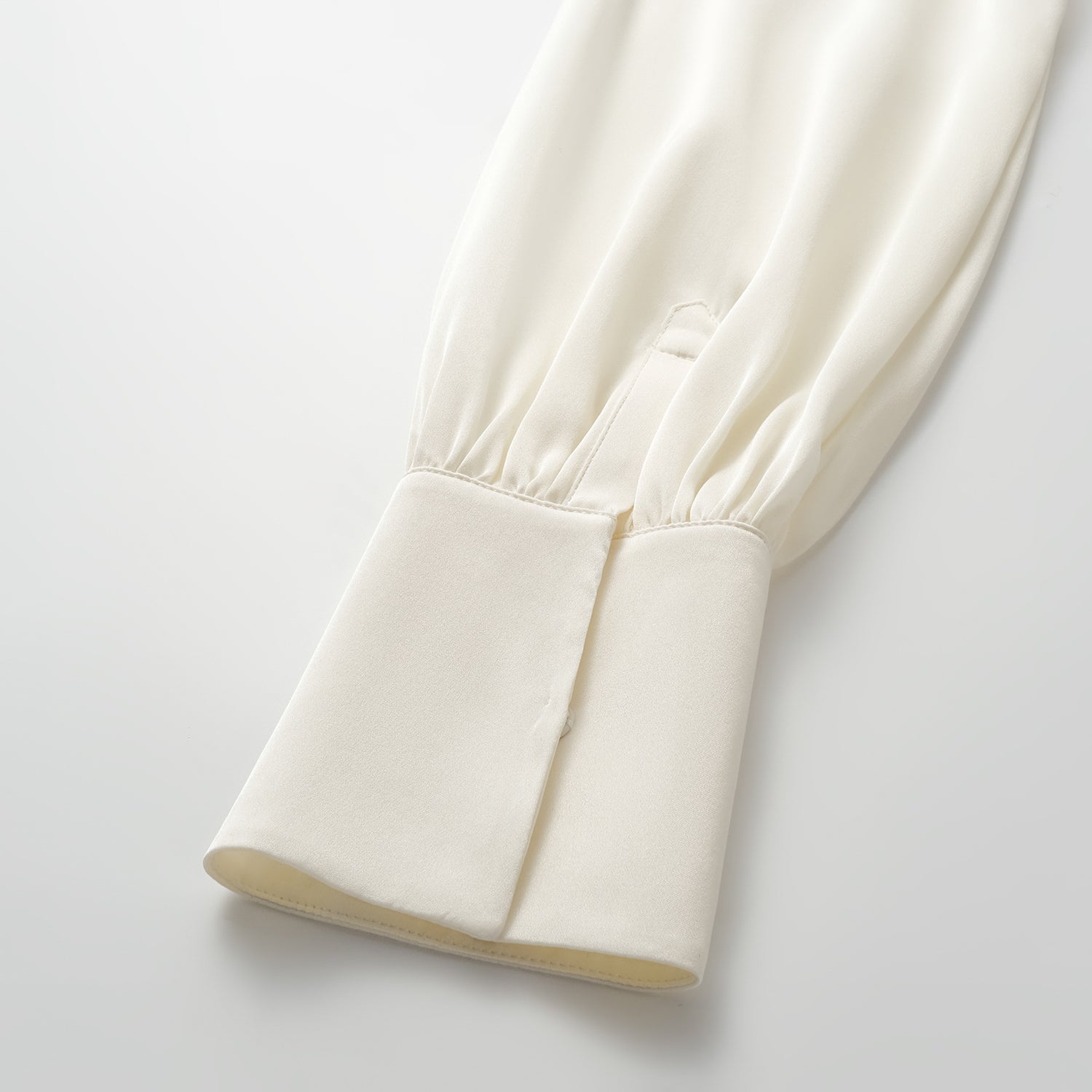 "慵倚春意" 100% 桑蠶絲雪紡立體剪裁國風罩衫—晨曦白