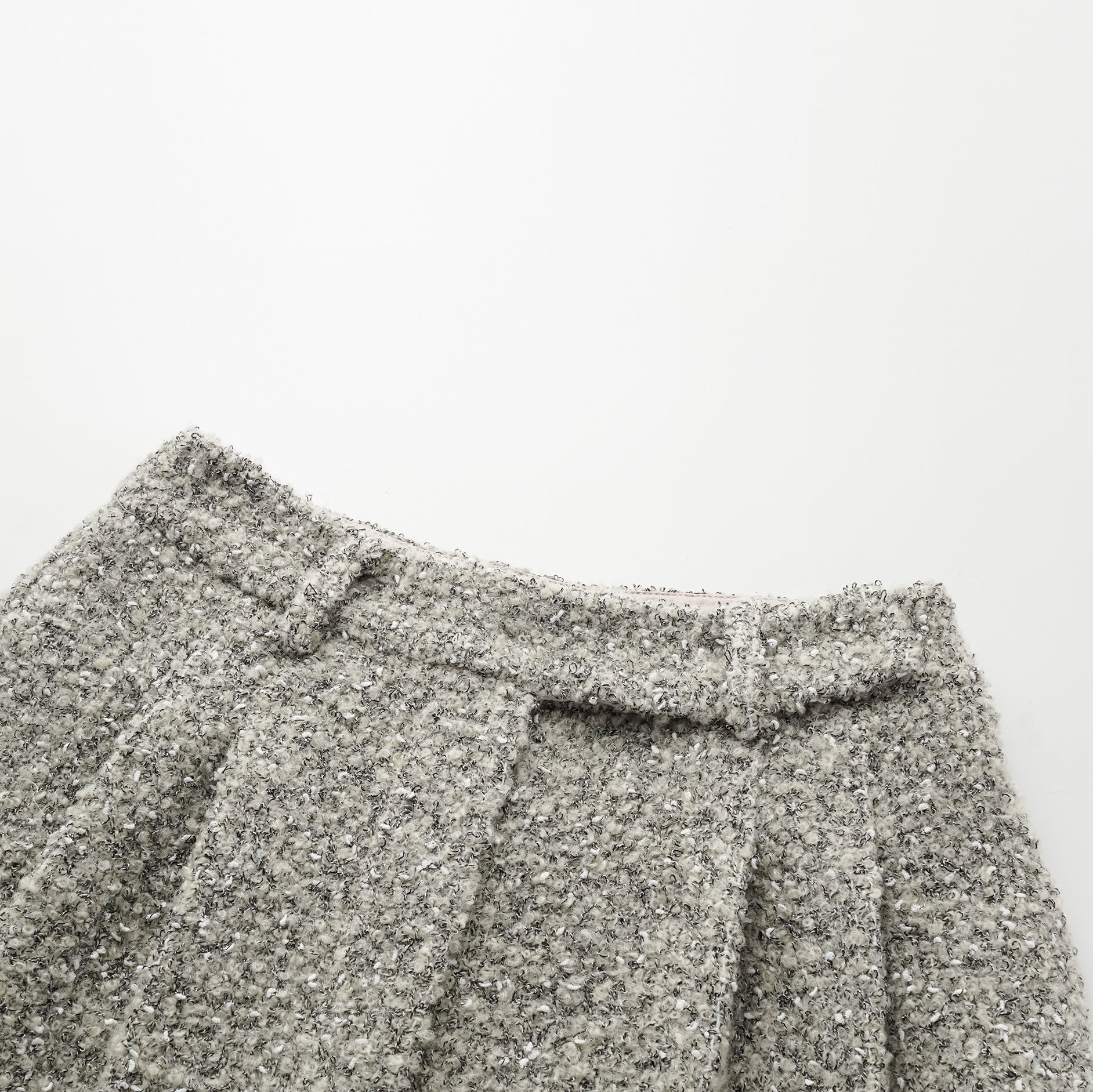 "Chelsea Citywalk." 義大利肌理工藝花呢短褲—Silver Ash