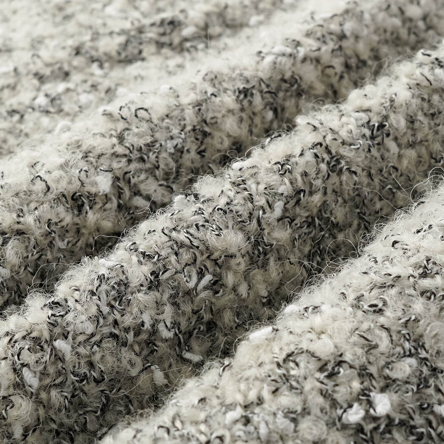 "Chelsea Citywalk." 義大利肌理工藝花呢短褲—Silver Ash