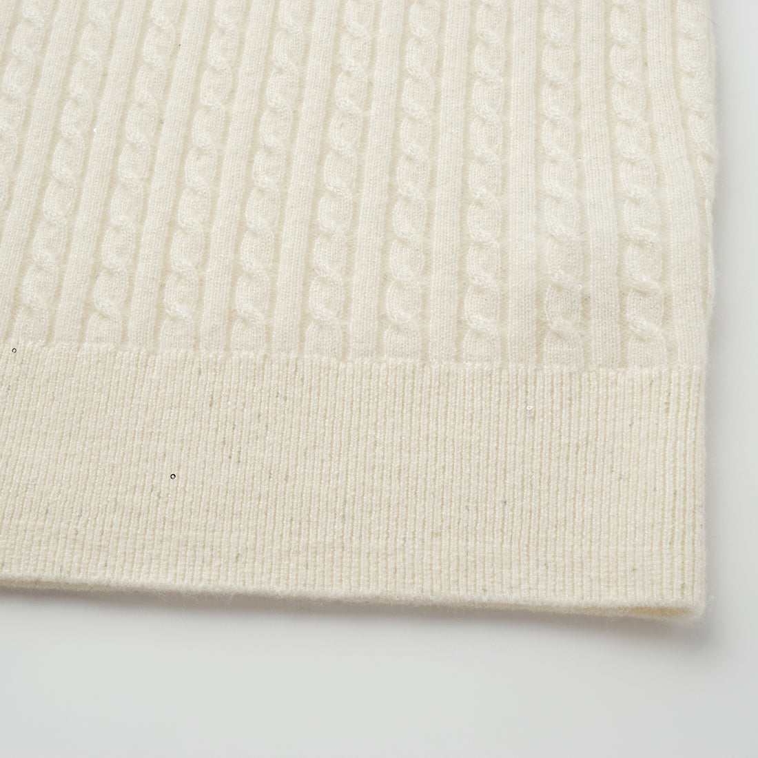 “Autumn Diary” 100% Cashmere 亮片麻花編織針織背心—Sandal Light檀香白茶