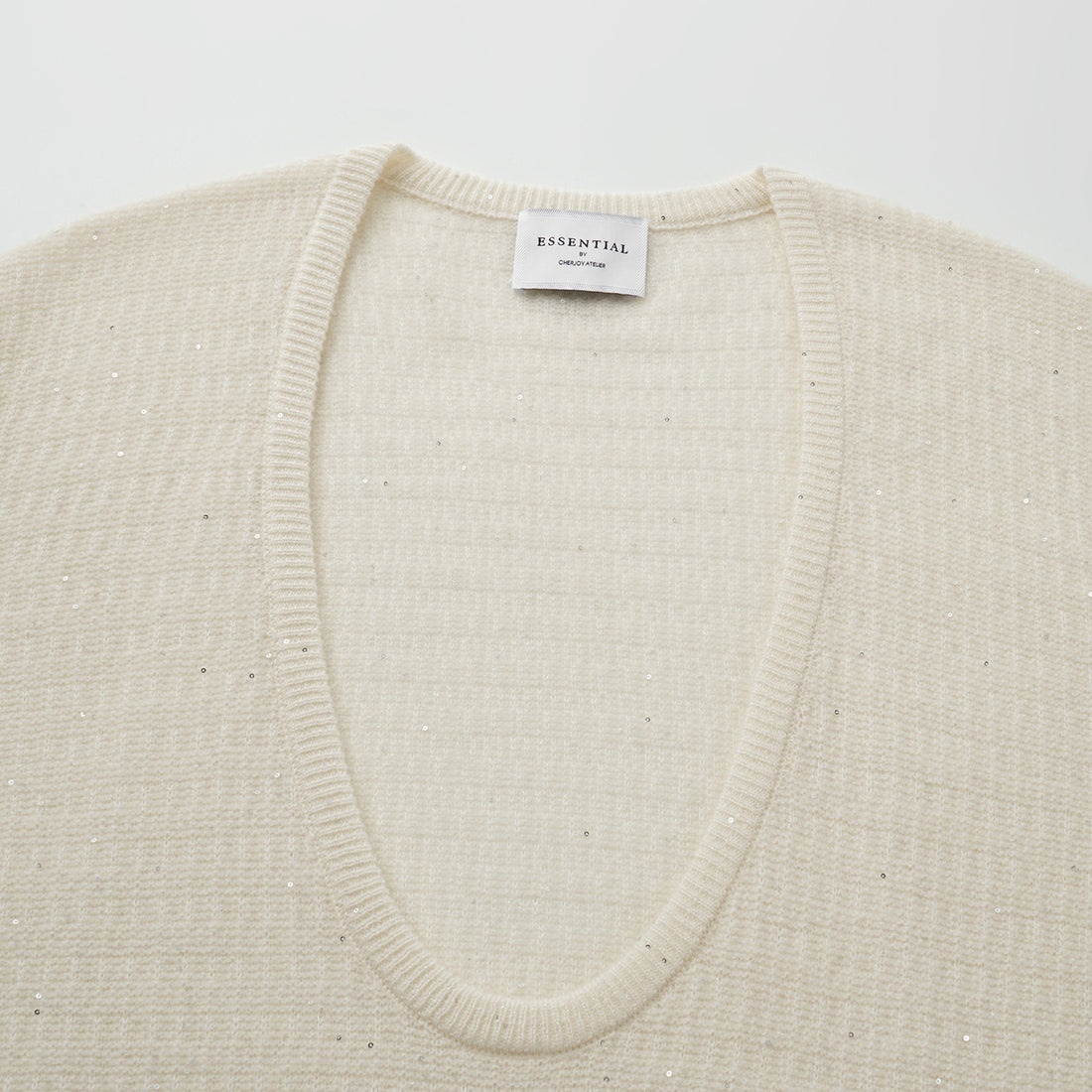 “Autumn Diary” 100% Cashmere極細絨柔星點低弧領針織上衣—Velour Moonlight絲絨月光