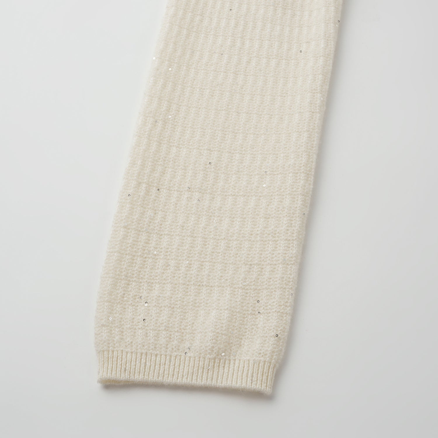 “Autumn Diary” 100% Cashmere極細絨柔星點低弧領針織上衣—Velour Moonlight絲絨月光