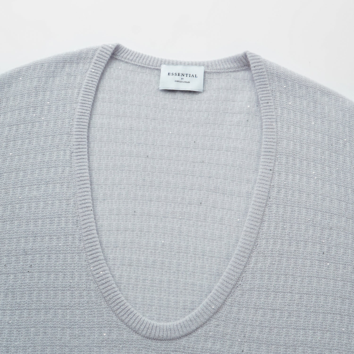 “Autumn Diary” 100% Cashmere極細絨柔星點低弧領針織上衣—Nebula Veil霧影星河