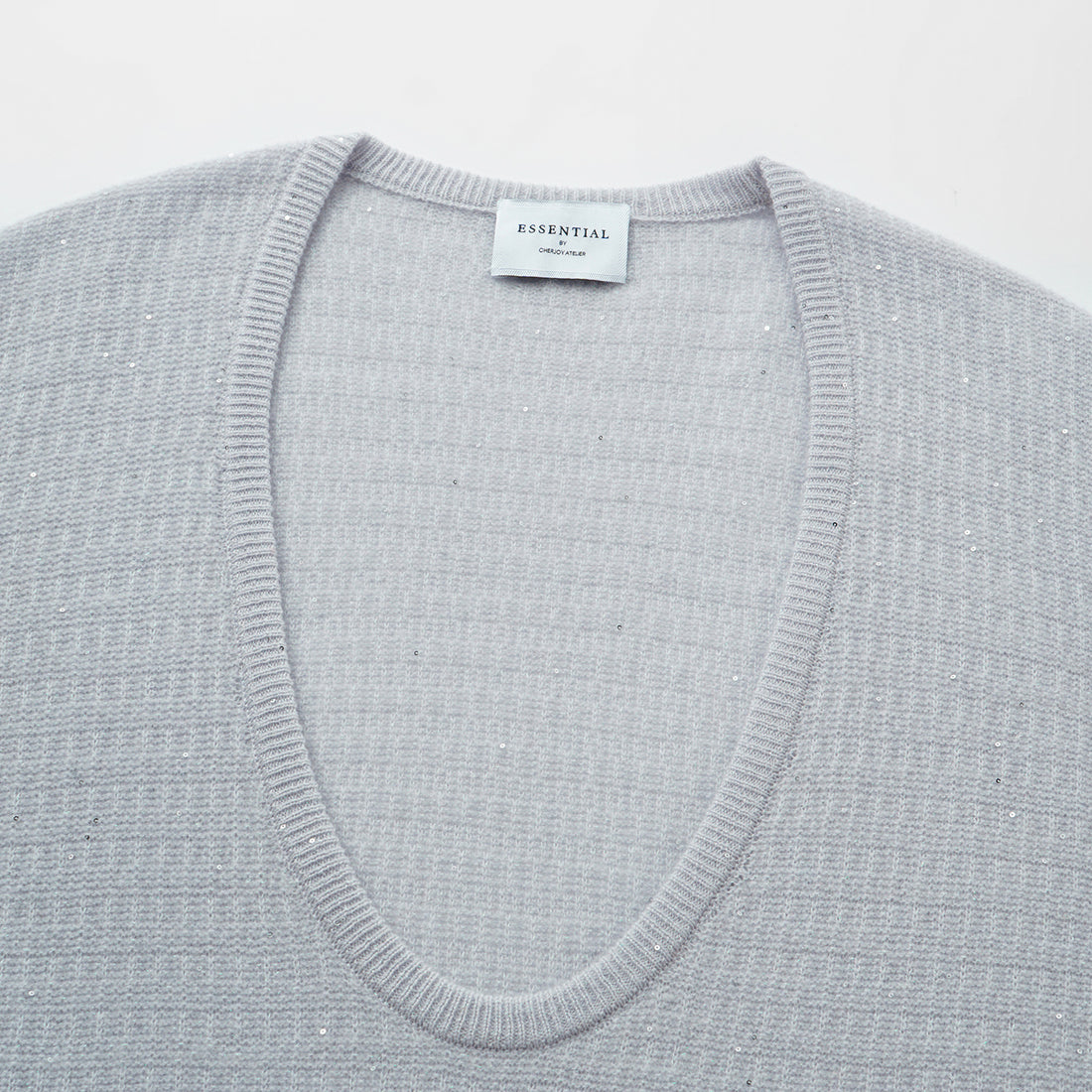 “Autumn Diary” 100% Cashmere極細絨柔星點低弧領針織上衣—Nebula Veil霧影星河