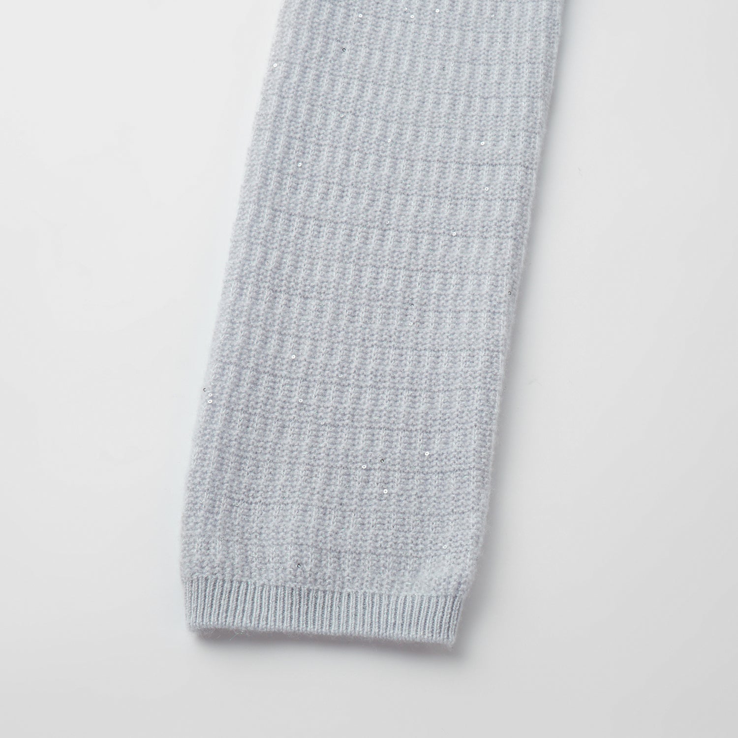 “Autumn Diary” 100% Cashmere極細絨柔星點低弧領針織上衣—Nebula Veil霧影星河