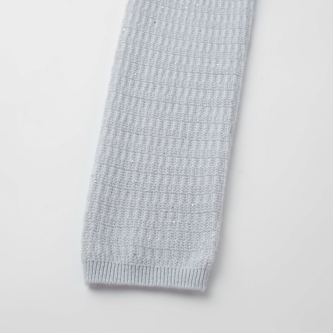 “Autumn Diary” 100% Cashmere極細絨柔星點低弧領針織上衣—Nebula Veil霧影星河