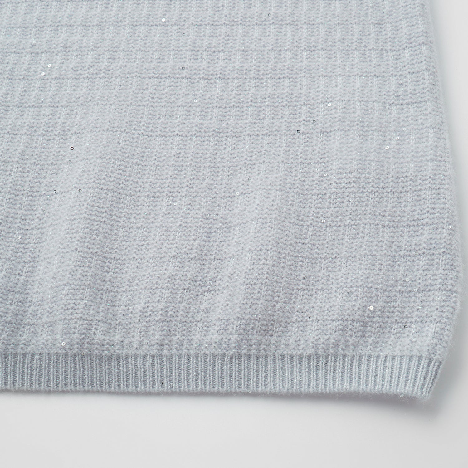 “Autumn Diary” 100% Cashmere極細絨柔星點低弧領針織上衣—Nebula Veil霧影星河