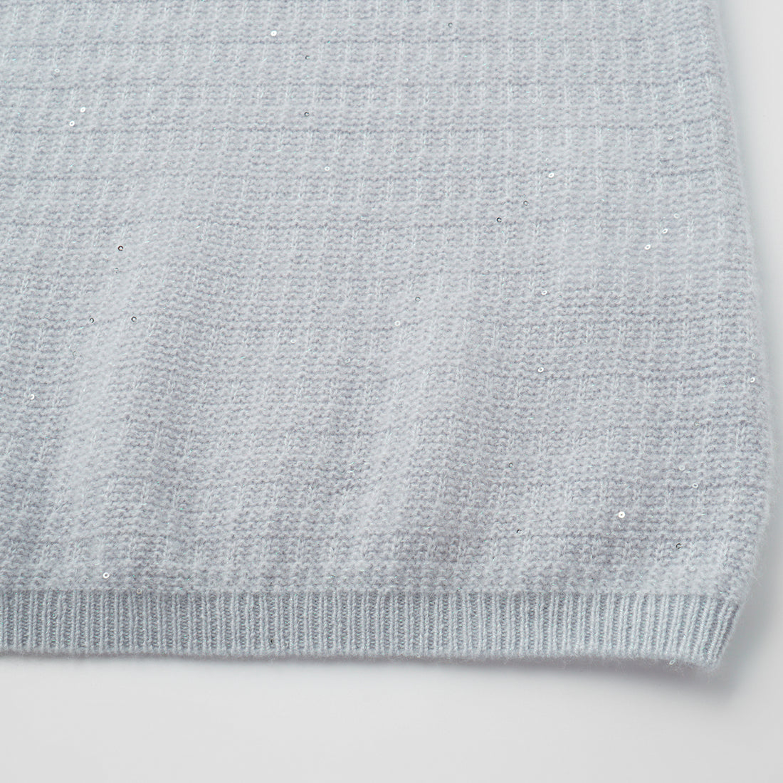 “Autumn Diary” 100% Cashmere極細絨柔星點低弧領針織上衣—Nebula Veil霧影星河