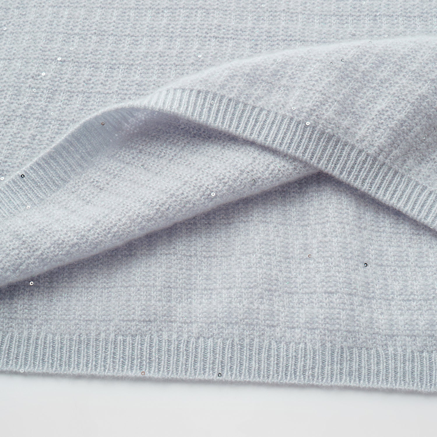 “Autumn Diary” 100% Cashmere極細絨柔星點低弧領針織上衣—Nebula Veil霧影星河