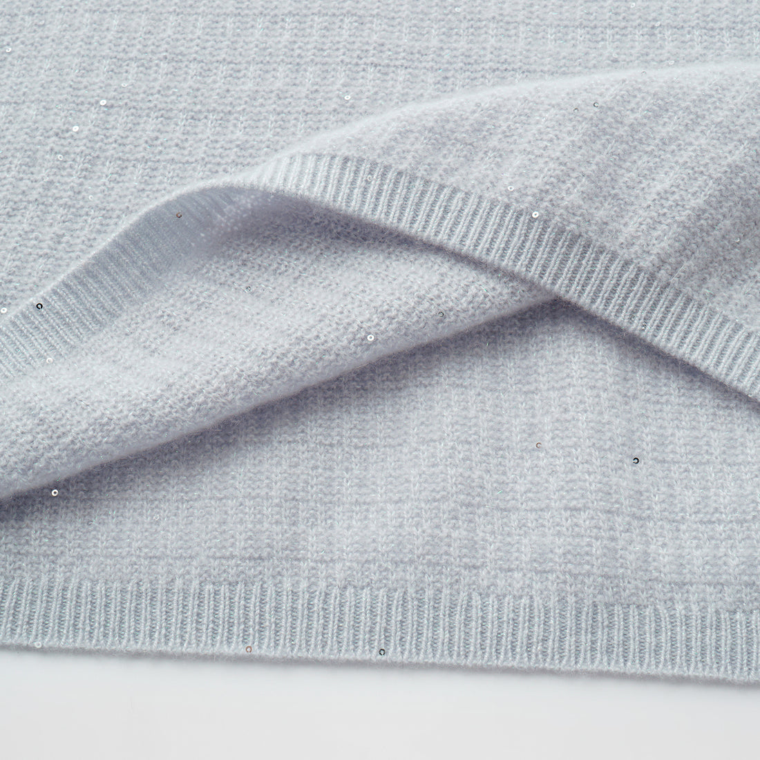 “Autumn Diary” 100% Cashmere極細絨柔星點低弧領針織上衣—Nebula Veil霧影星河