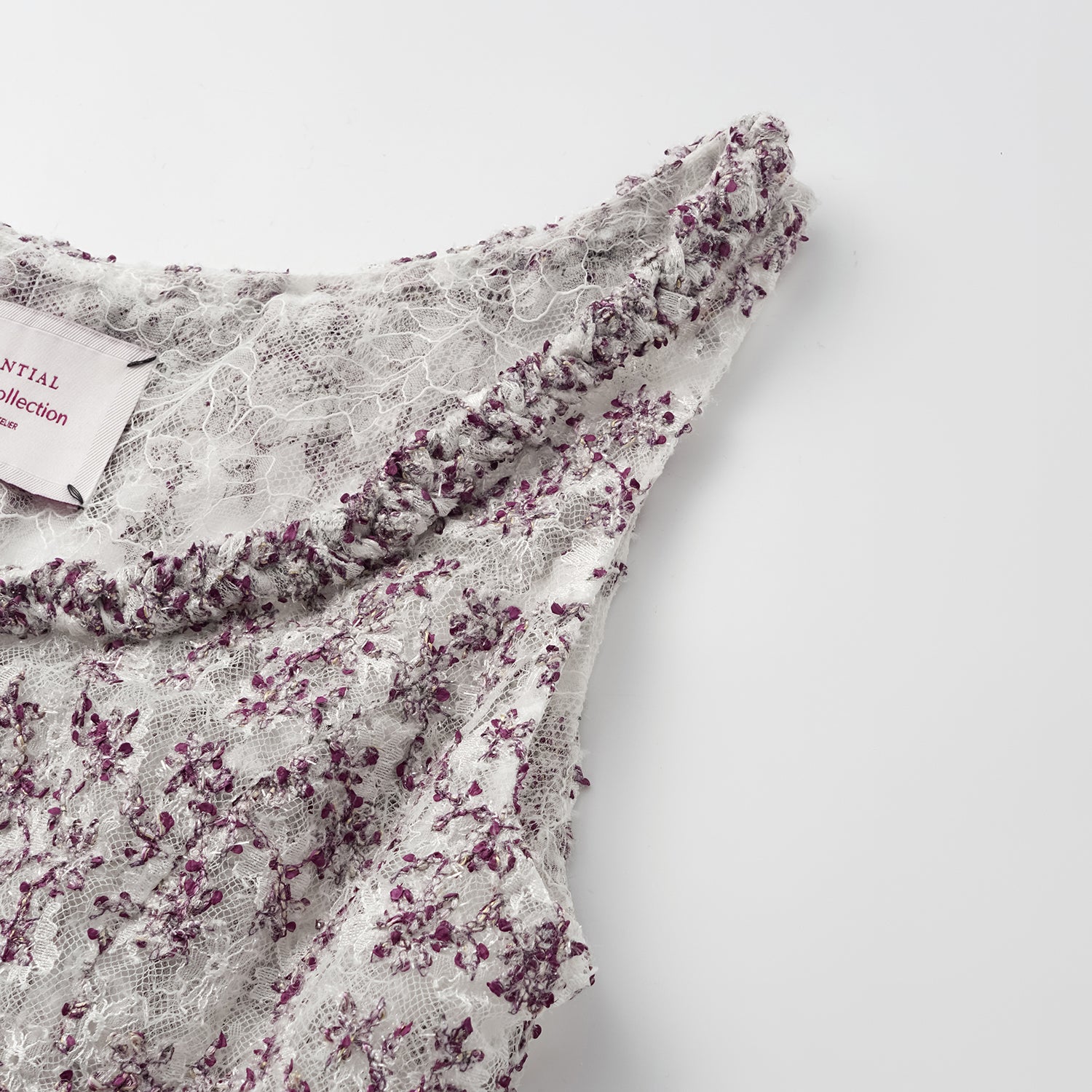 "Quiet Mastery." 法國頂級手工坊特殊工藝蕾絲背心