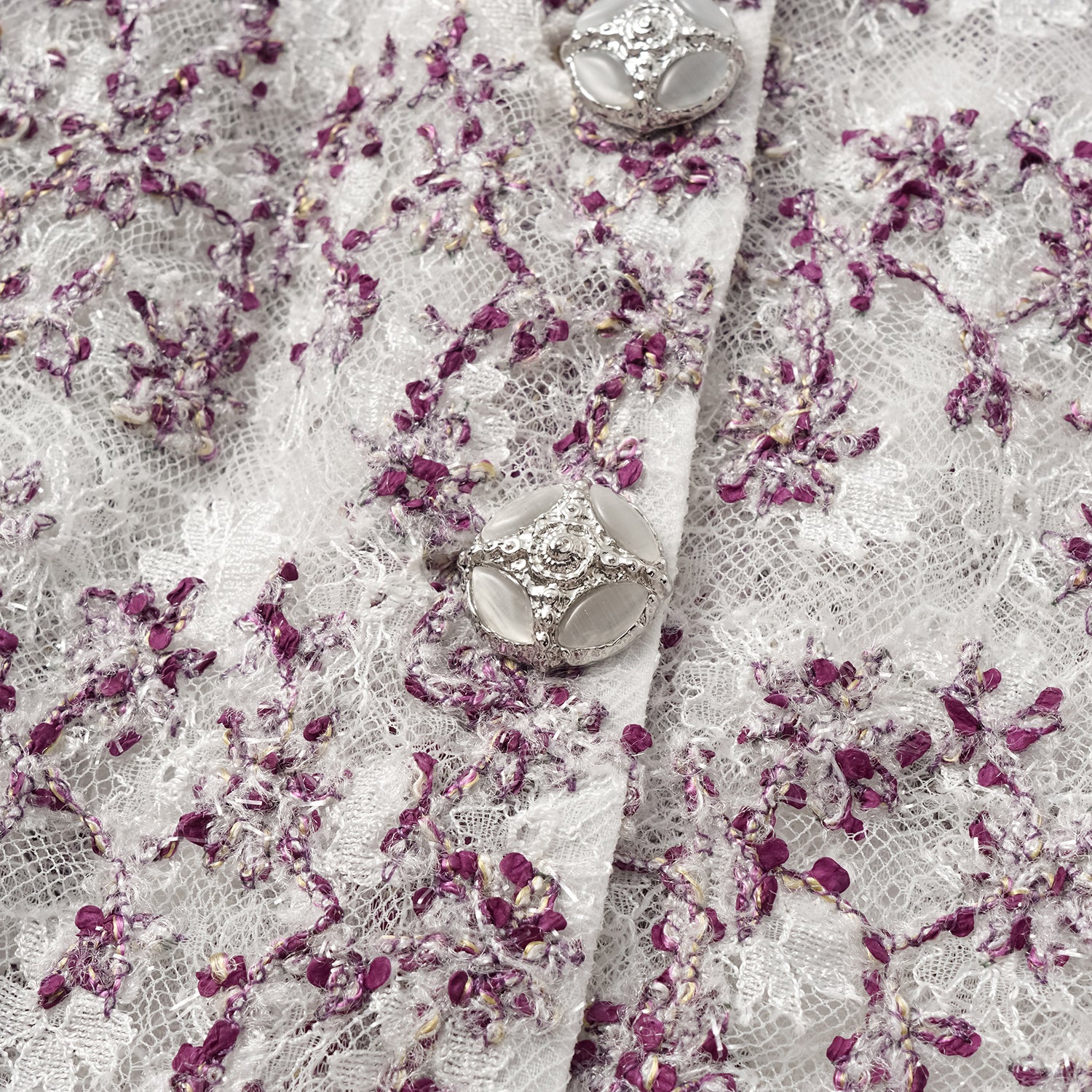 "Quiet Mastery." 法國頂級手工坊特殊工藝蕾絲背心