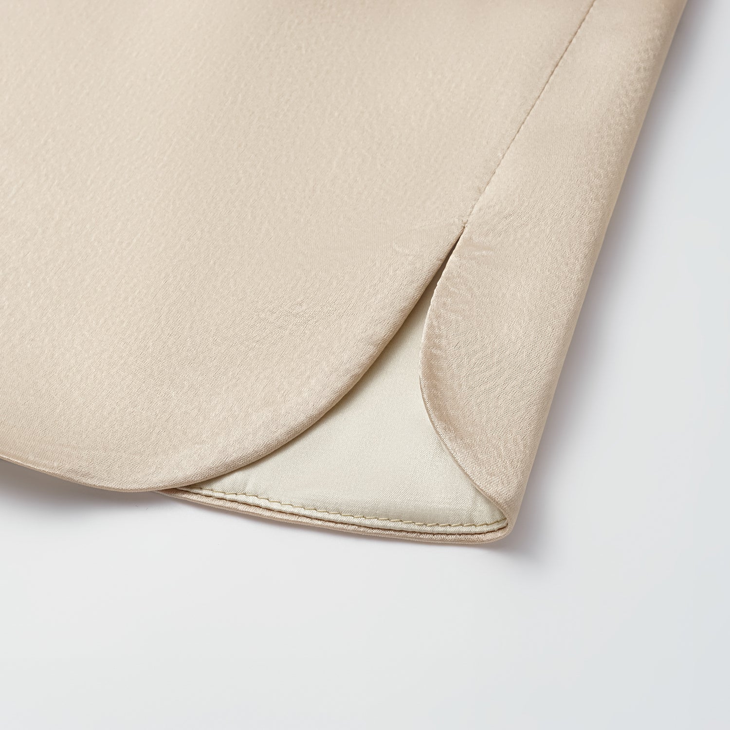 “春意” 晶鱗肌理醋酸輕中式襯衫—香檳金