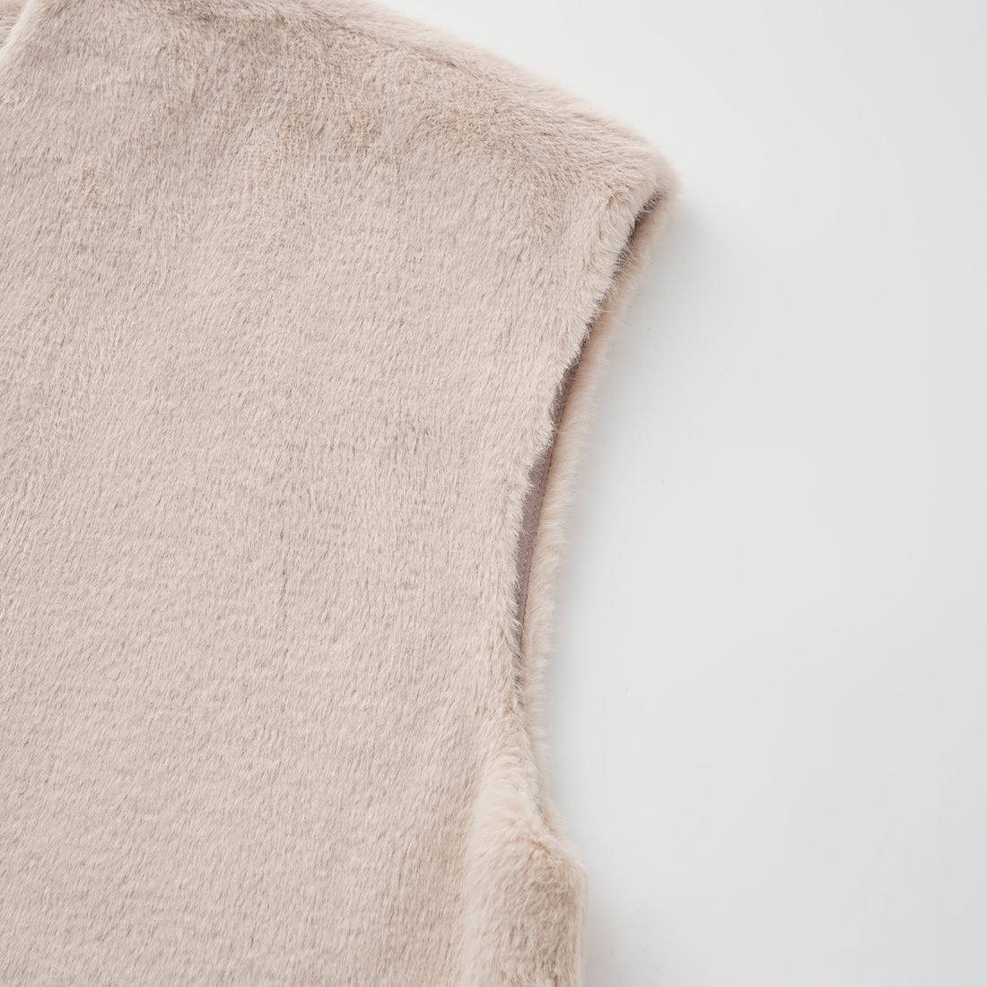 “Imperial Gala” 柔奢霧絨環保皮草長版馬甲背心—Rosy Charm緞杏凝福