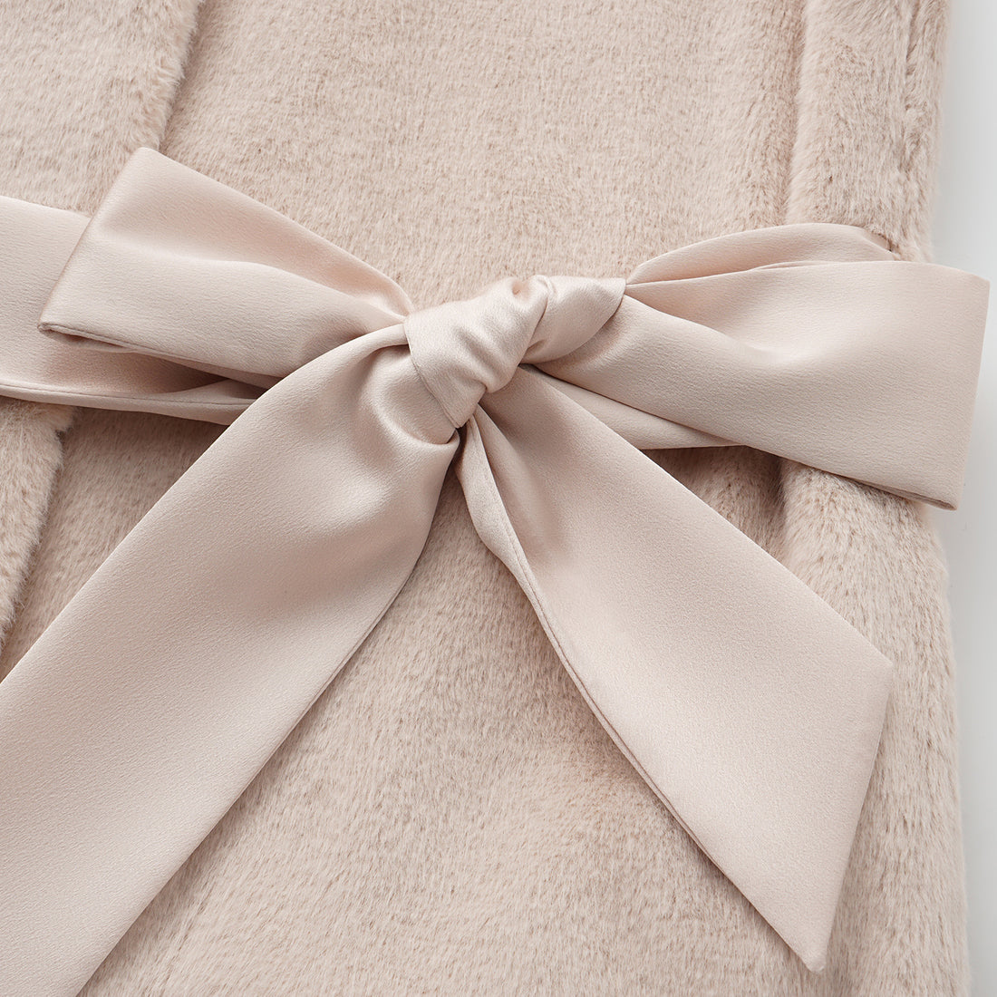 “Imperial Gala” 柔奢霧絨環保皮草長版馬甲背心—Rosy Charm緞杏凝福