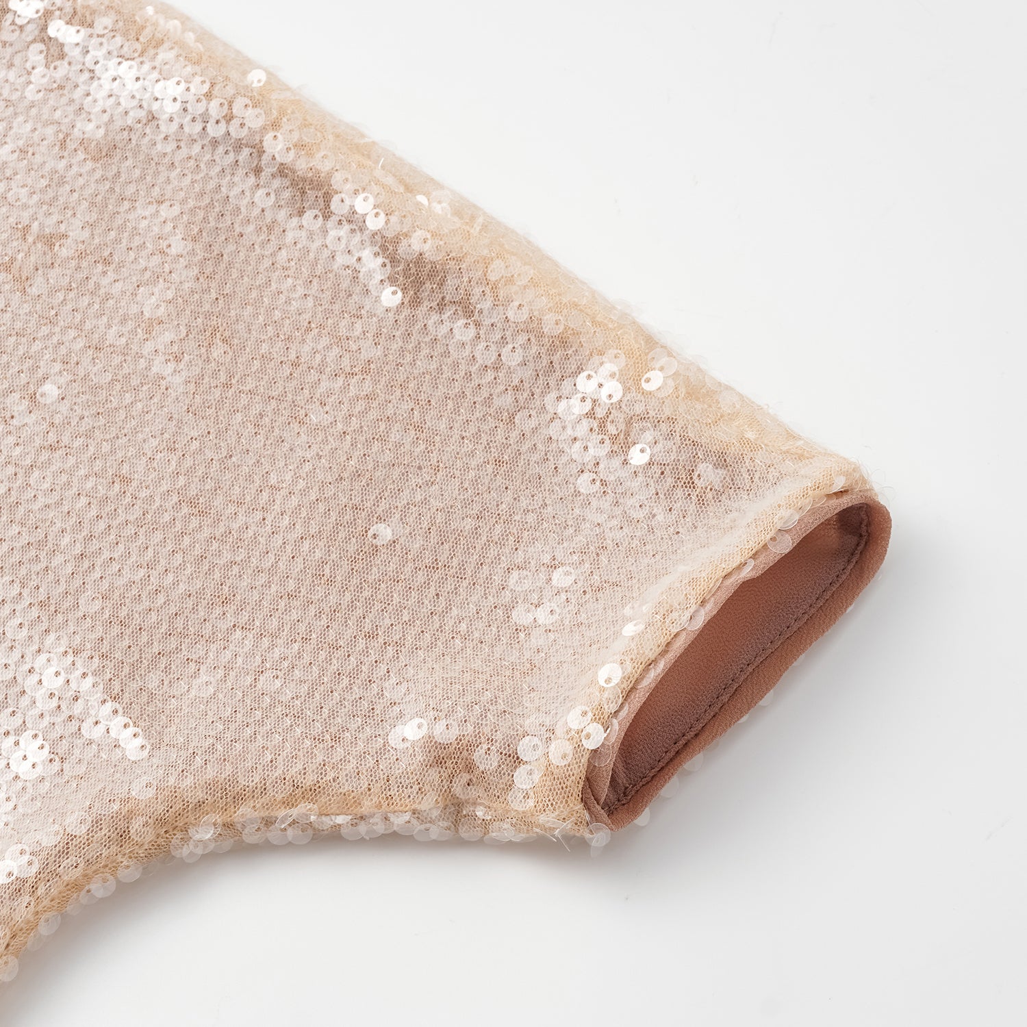 “Daytime Party.” 粼波光藝修身上衣