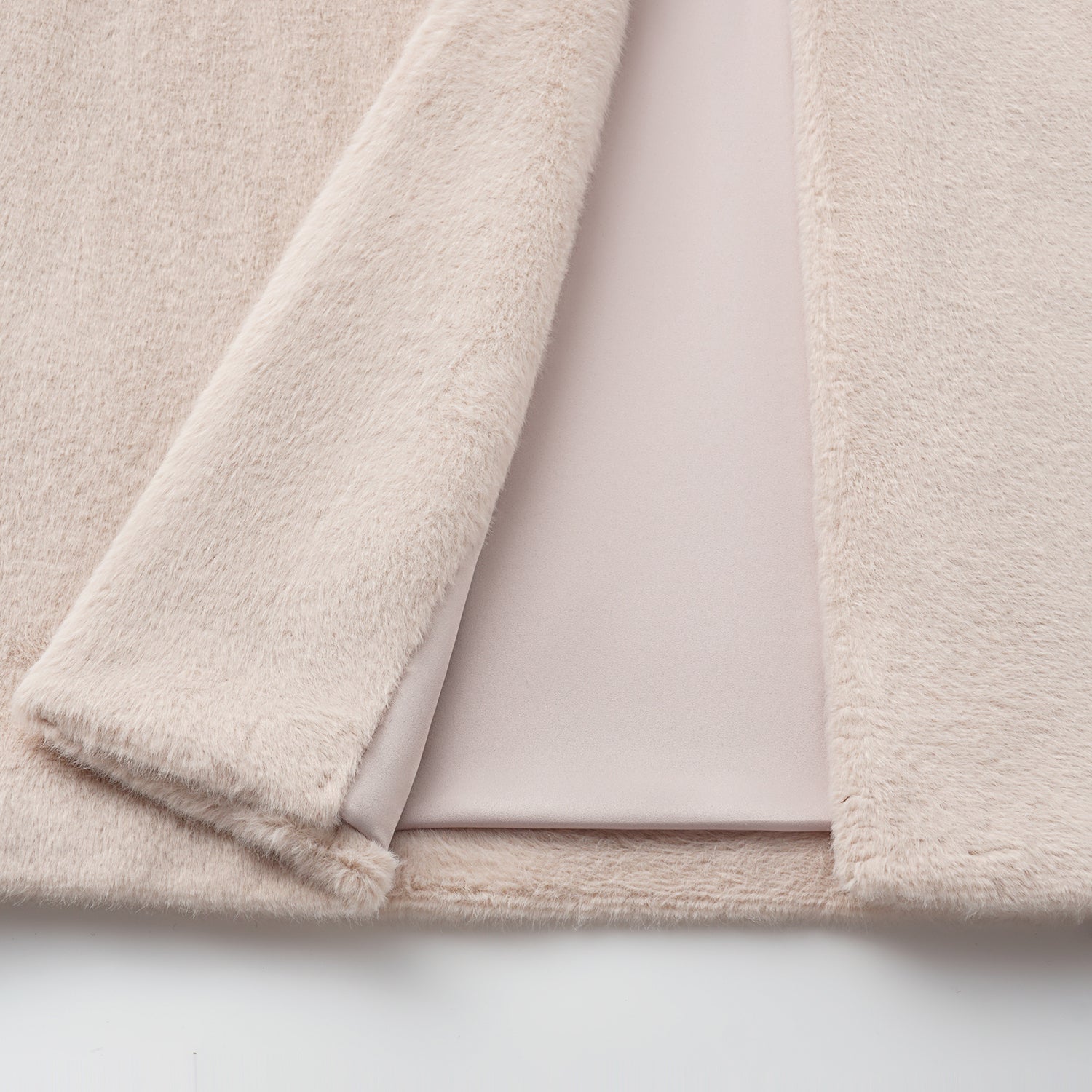 “Imperial Gala” 柔奢霧絨環保皮草長版馬甲背心—Rosy Charm緞杏凝福